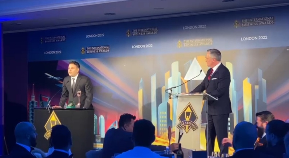 Pakfırın, Stevie ödülünü Londra'dan Adana'ya getirdi